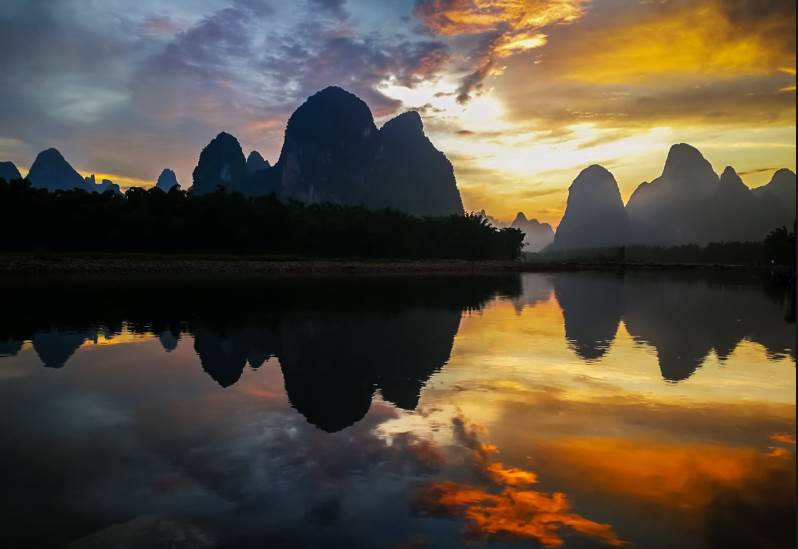 桂林漓江导游带您看漓江之黄布倒影,桂林旅游攻略