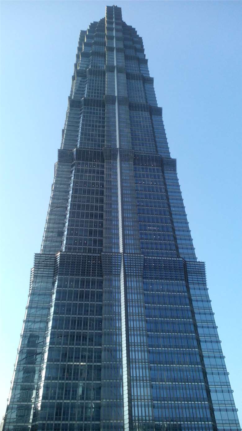 上海经贸大厦,楼高88层,高420米,直入云霄